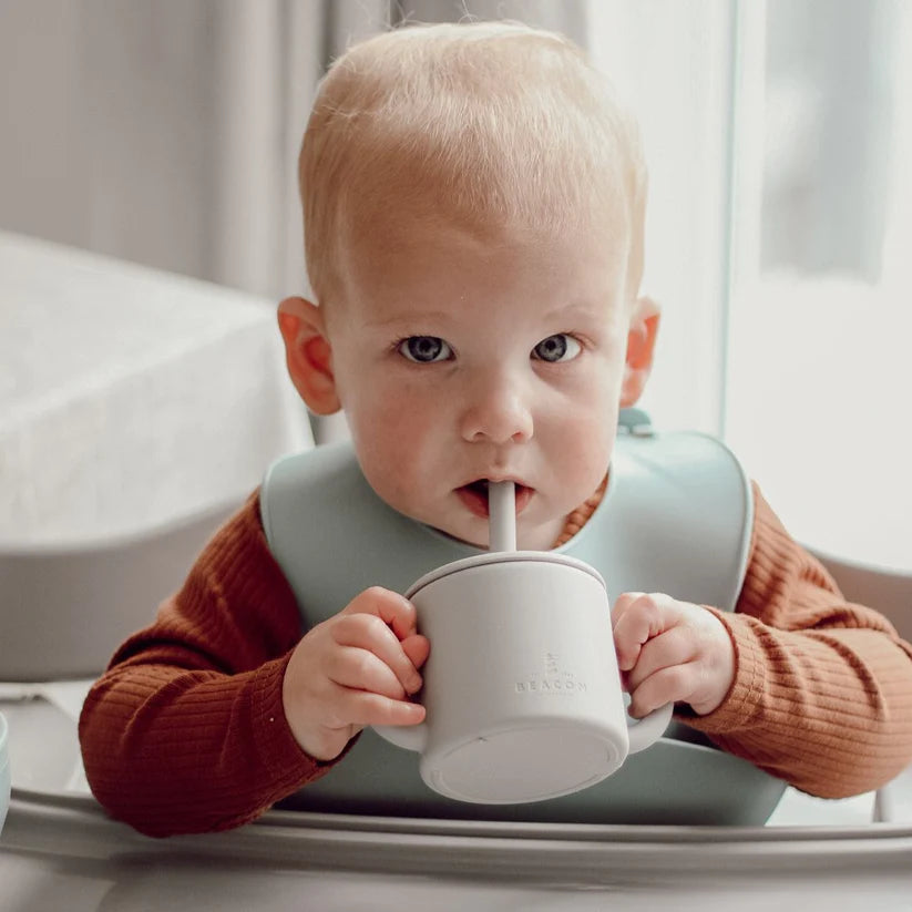 Tazza in silicone con manici e cannuccia