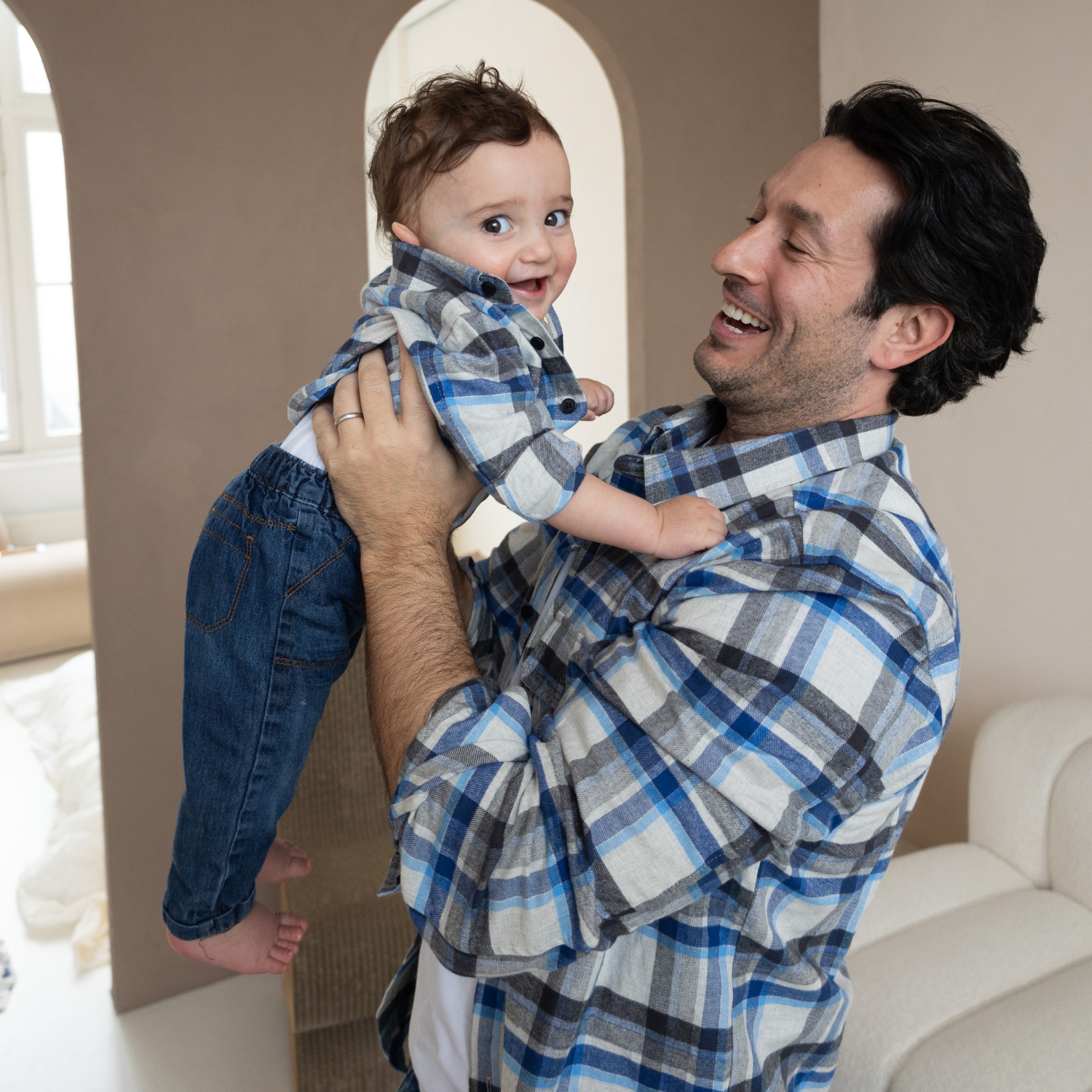 Conjunto de sobrecamisa de franela de papá y mini - cuadros azules