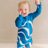 Swimster cavalca l'onda