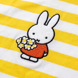 Détail de conception du t-shirt rayé à col rond pour enfant « Bloom » de couleur Miffy