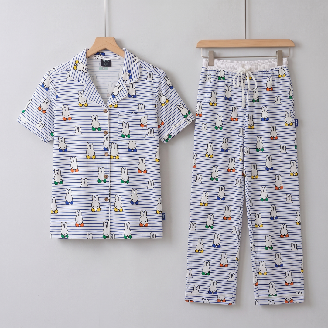 Dames nijntje Peek-a-Boo Blue bamboe-pyjamaset, vooraanzicht